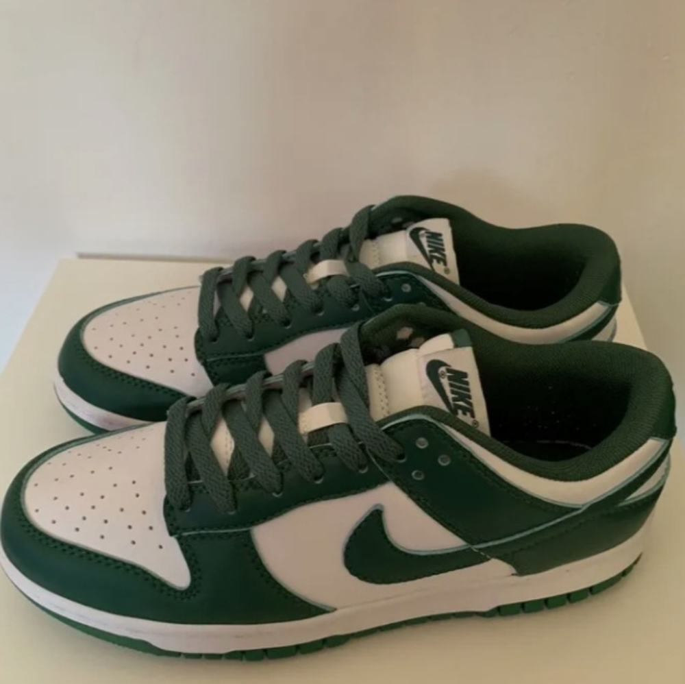 Varsity green - Picture 5 of 5